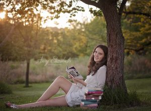 senior girl reading by tree st louis photographers