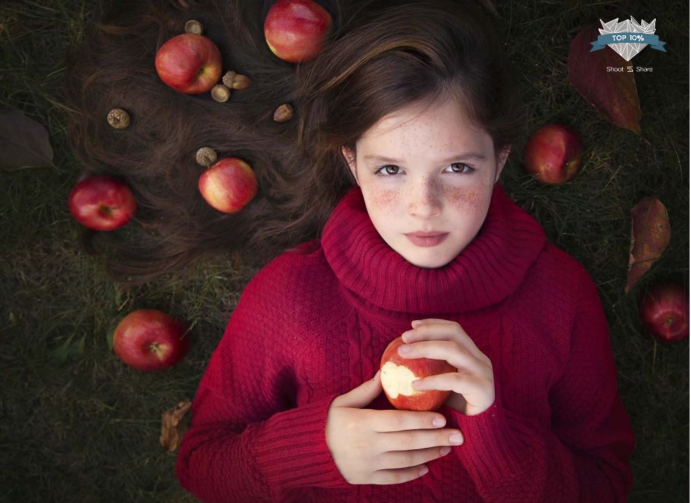girl with apples st louis award winning photographer
