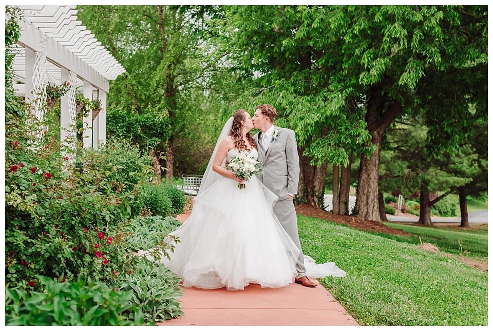 Defiance Ridge Vineyards Wedding – St. Louis Wedding Photographer