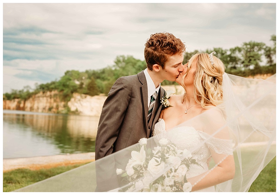 A Sunset Bluffs Wedding – St. Louis Photographer