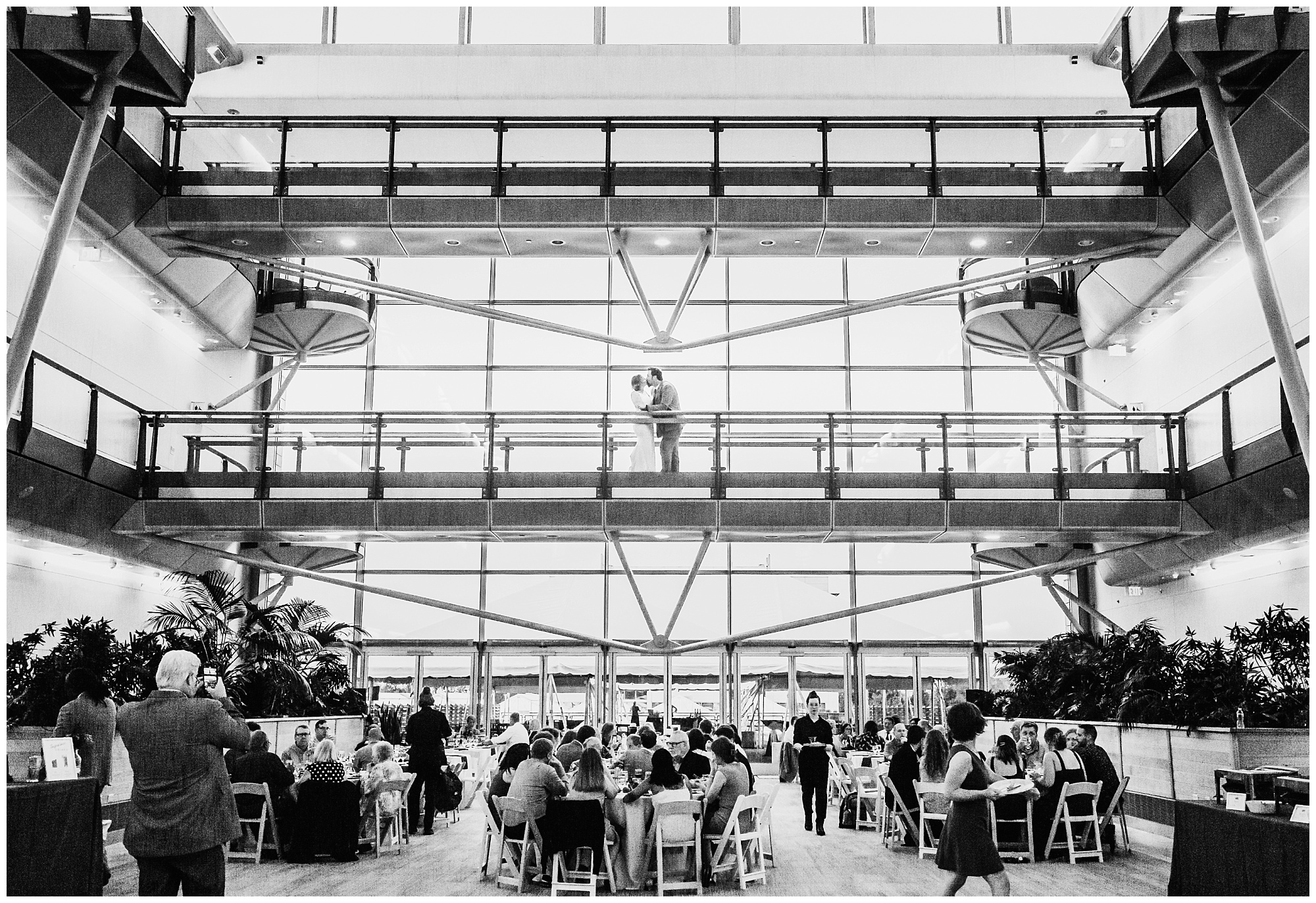 St. Louis wedding photographer near me