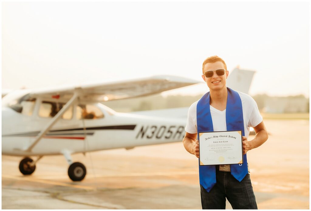 cap and gown pictures st. louis