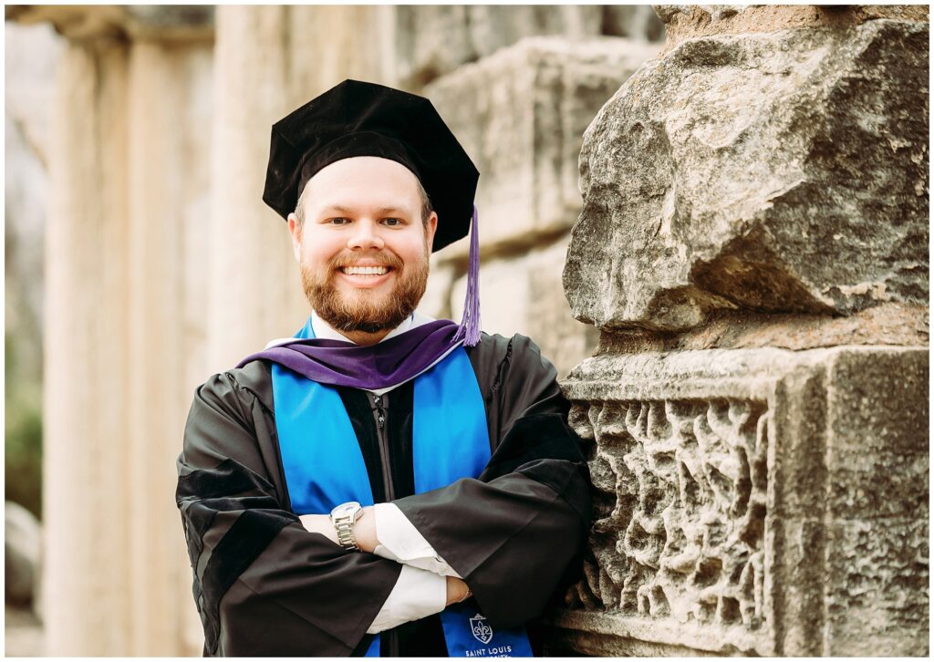 cap and gown pictures st. louis